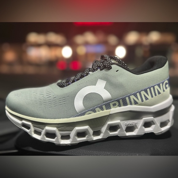 Shoes - On Cloudmaster2 Woman’s
